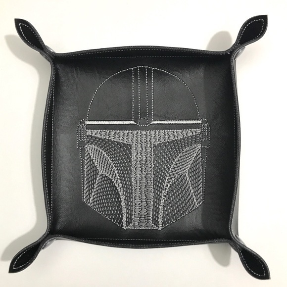Mandalorian Helmet Dice Tray - Black - Picture 1 of 6